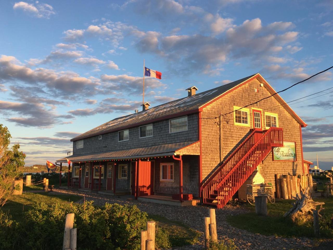 Auberge Cafe Acadien Bonaventure Exterior foto
